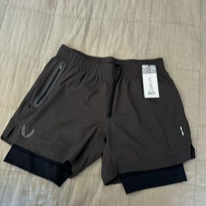 Black on black Tetra Lite M shorts.